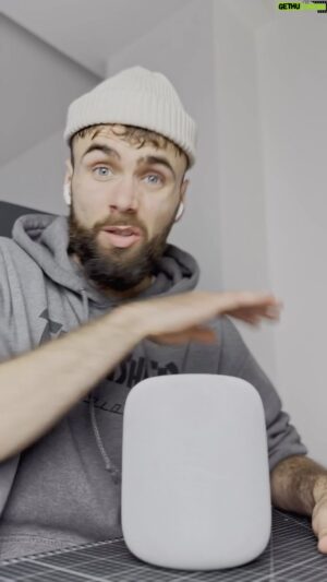 Matúš Okajček Instagram - World´s first custom-made HomePod.

Možno sa bude zdať, že to bolo jednoduché, ale dostať farbu na tú hrubú tkaninu bez toho, aby sa do vnútra nedostalo príliš veľa vody, nebolo úplne jednoduché...Najprv som mal v pláne komplikovanejšie farebné kombinácie, ale práve hrúbka materiálu mi nedávala veľa priestoru na experimentovanie. Asi by bolo jednoduchšie, tam niečo vyšiť (možno part č.2?)... Každopádne by som sa nedal na takýto riskantný projekt, ak by som v sebe nemal #crazywolf . 🫶🏻 Ďakujem @kauflandslovensko za super #spoluprácu.
