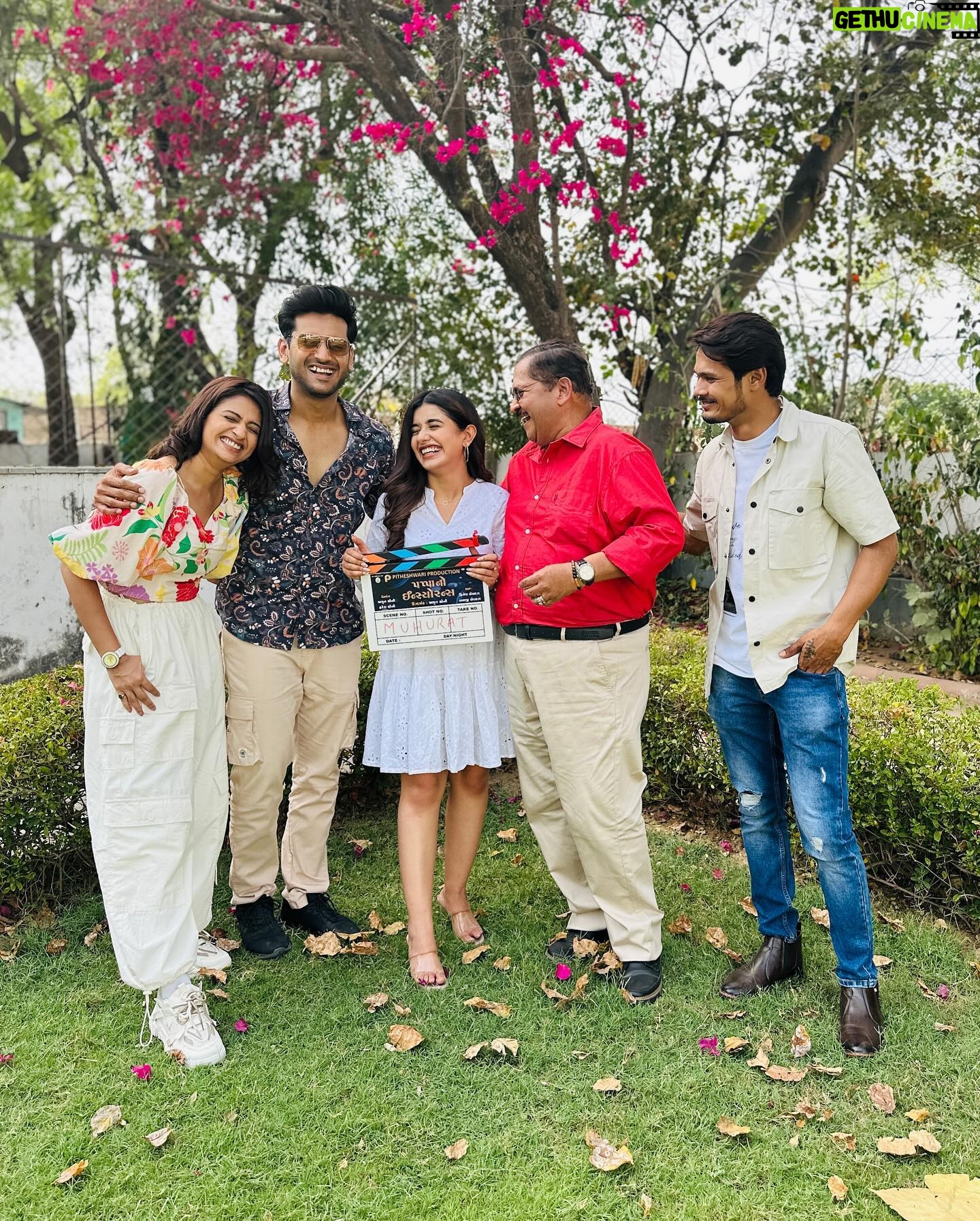 Maulika Patel - 575 Likes - New Film New Beginning 🎥♥️
ગણપતી બાપ્પા મોરયા 🙏🏻✨
#pappanoinsurance
#film #gujaratifilm #pappanoinsurance #blessings #grattitude #ilovemyblessedlife💕