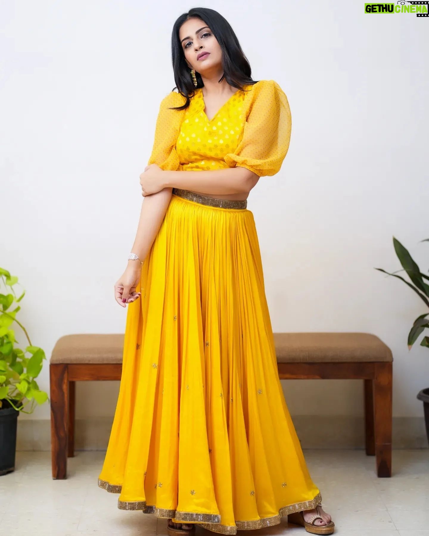 Maulika Patel - 629 Likes - Haldi Outfit 💛
New designs on your way dropping soon! 😊
.
.
.
Pictures by @lenslife_creation
In frame : @maulikapatel
#VED #Vrushtisethnicdesigns #ethnic #designer #outfits #haldi #ethnicwear #indian #fashion