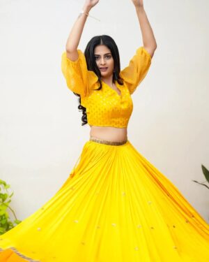 Maulika Patel Instagram - Haldi Outfit 💛
New designs on your way dropping soon! 😊
.
.
.
Pictures by @lenslife_creation
In frame : @maulikapatel
#VED #Vrushtisethnicdesigns #ethnic #designer #outfits #haldi #ethnicwear #indian #fashion