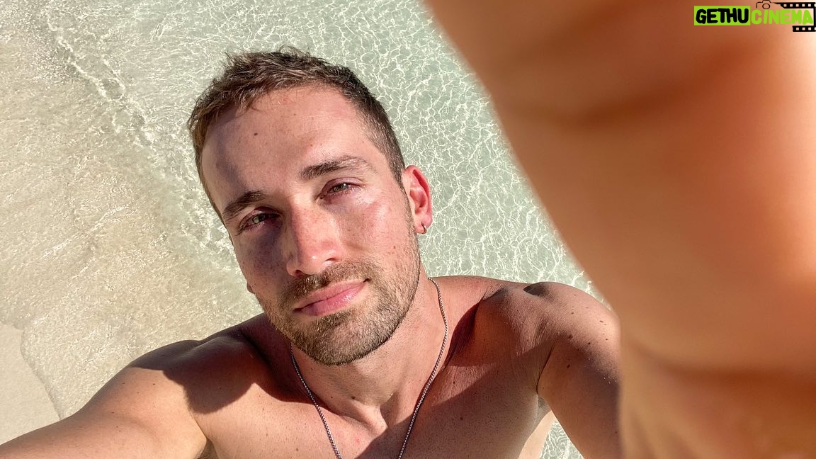 Mauricio Hénao - 21.4K Likes - Sunny St. Marteen 🏝