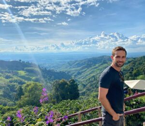 Mauricio Hénao Instagram - Hoy me tome el mejor café con mi madre y en mi tierra  Colombia 🌱🍃🌿 🇨🇴☕️