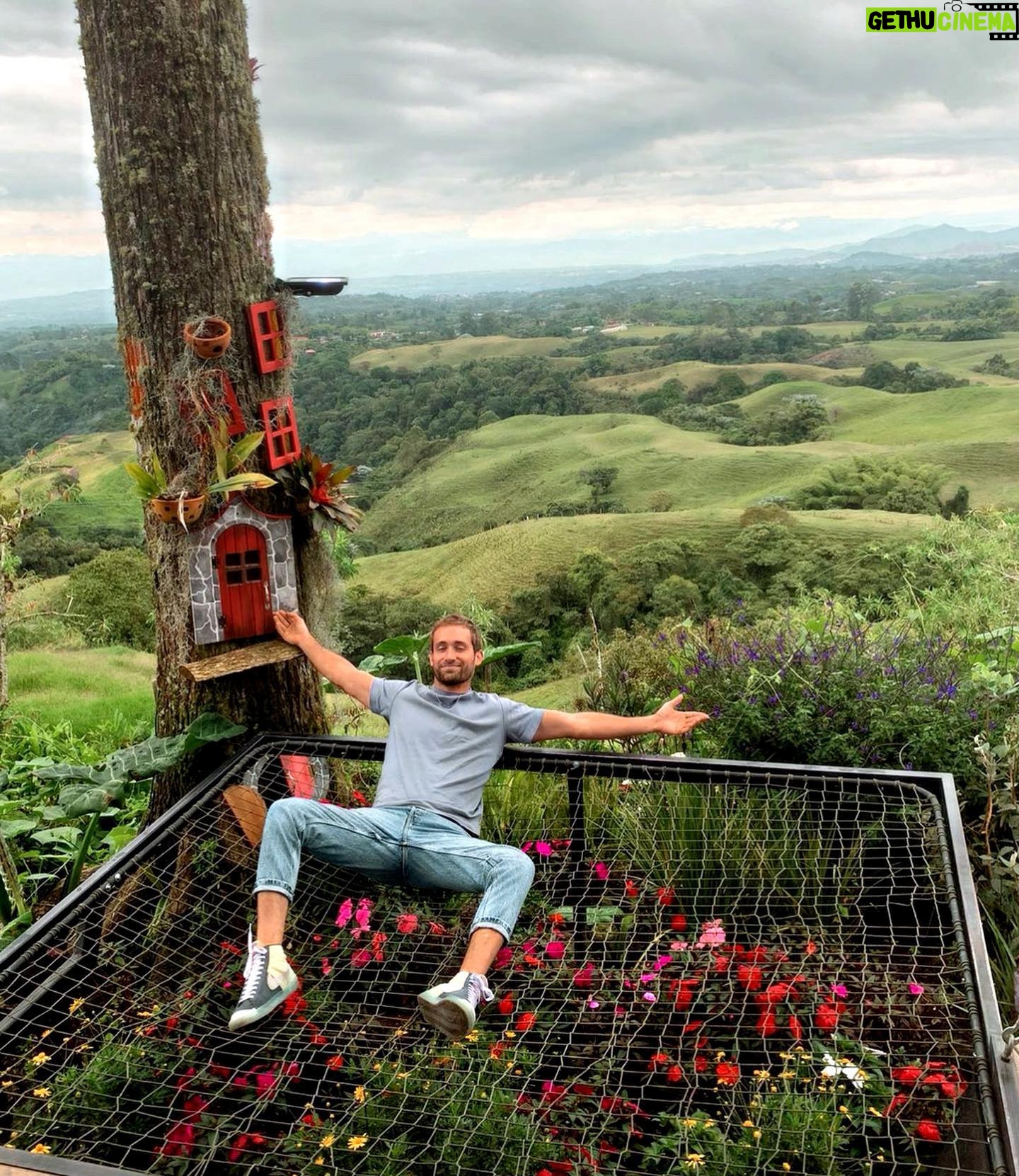 Mauricio Hénao - 25.5K Likes - Ocupado en reuniones 🐿🥜 🌿🍃 #mindreset