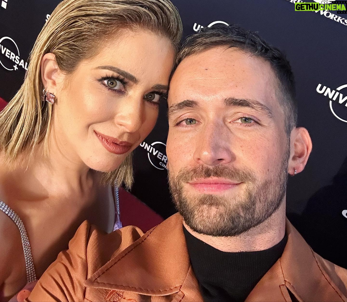 Mauricio Hénao - 19.6K Likes - Fun night #nbcuniversal Upfront 2023 … como dice la Chikybombom en el vídeo final no se desperdició nada 😂
Styled @mauleonalonso
@nbcuniversal @eonlinelatino @telemundointl
