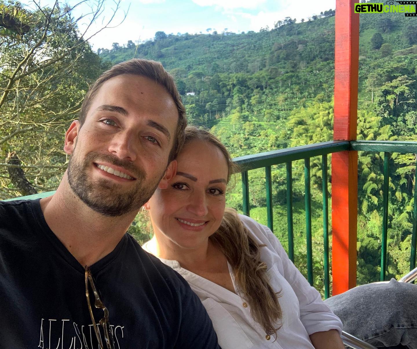 Mauricio Hénao - 29.6K Likes - Hoy me tome el mejor café con mi madre y en mi tierra Colombia 🌱🍃🌿 🇨🇴☕️