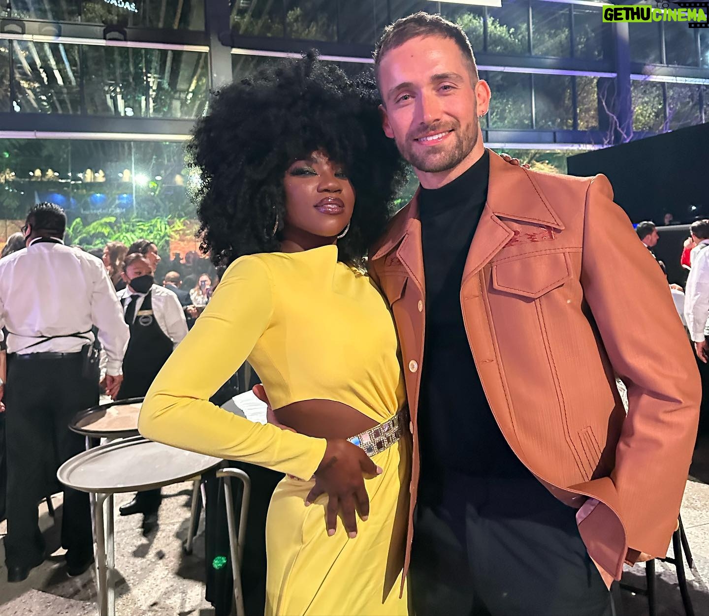 Mauricio Hénao - 19.6K Likes - Fun night #nbcuniversal Upfront 2023 … como dice la Chikybombom en el vídeo final no se desperdició nada 😂
Styled @mauleonalonso
@nbcuniversal @eonlinelatino @telemundointl