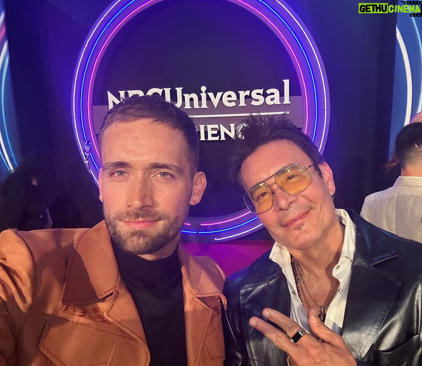 Mauricio Hénao - 19.6K Likes - Fun night #nbcuniversal Upfront 2023 … como dice la Chikybombom en el vídeo final no se desperdició nada 😂
Styled @mauleonalonso
@nbcuniversal @eonlinelatino @telemundointl
