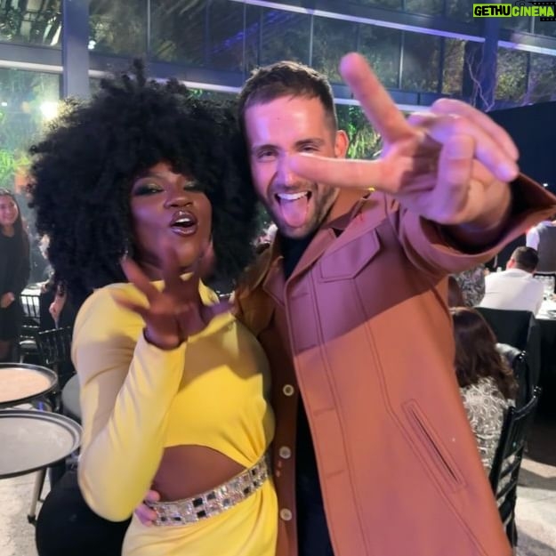 Mauricio Hénao - 19.6K Likes - Fun night #nbcuniversal Upfront 2023 … como dice la Chikybombom en el vídeo final no se desperdició nada 😂
Styled @mauleonalonso
@nbcuniversal @eonlinelatino @telemundointl