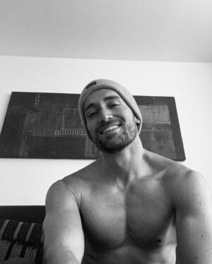Mauricio Hénao Instagram - Hoy me doy el dia sin prisas..::: self love they call it ✨✨ 
Que tengan un gran  dia