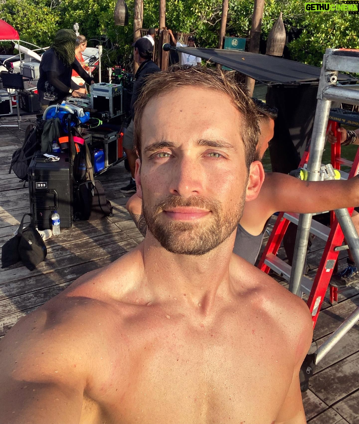 Mauricio Hénao - 35.1K Likes - Mis pecas se llevan bien con el Golden hour ☀️🥵
gran día de 🎬 en esta isla Barù 🇨🇴