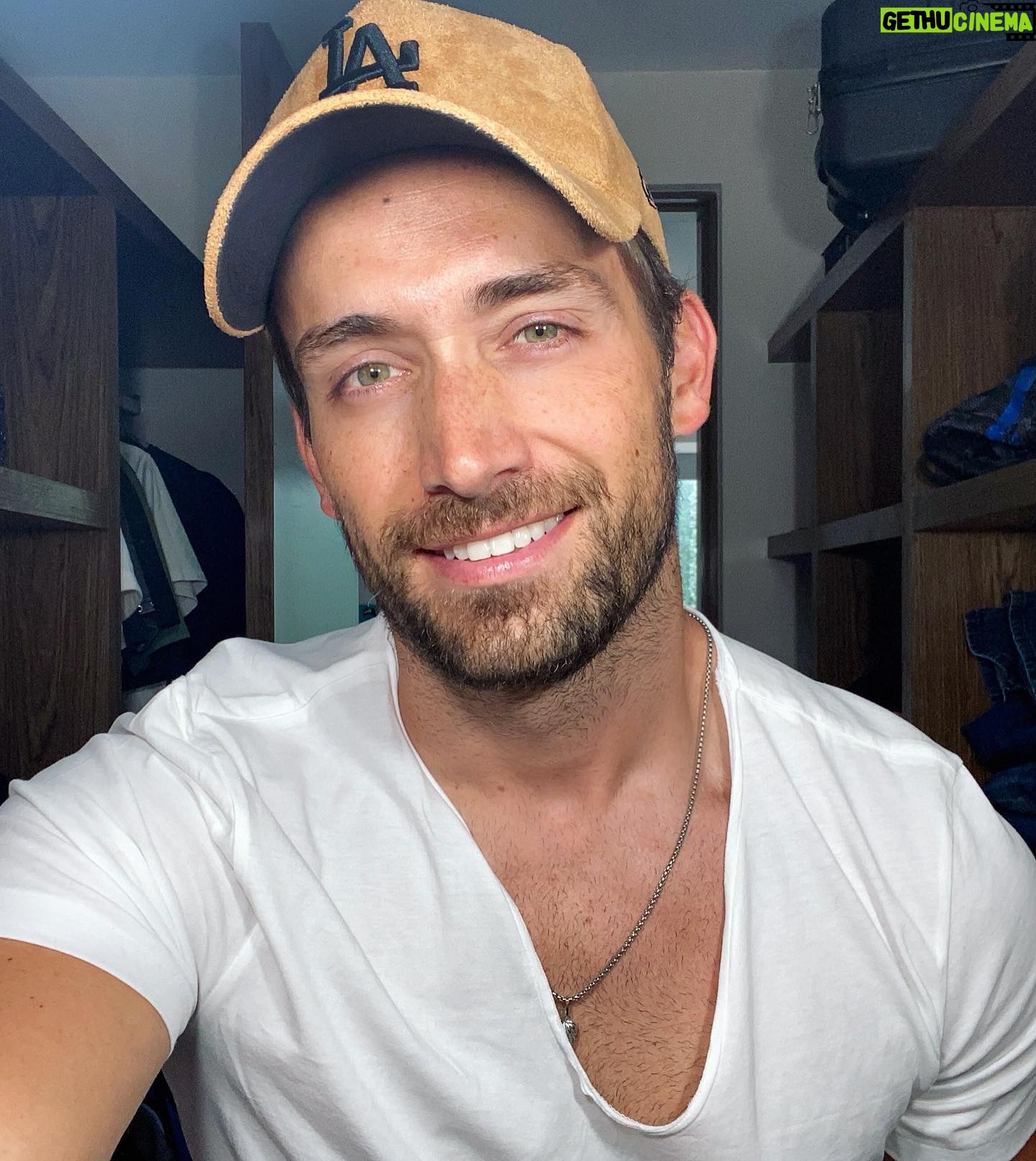 Mauricio Hénao - 32.6K Likes - Mexico se cumplio siempre agradecido, ahora Maletas y vamonos a otro país nuevo proyecto nuevos retos 🎭🎬🌎
#Series #netflix #actorslife