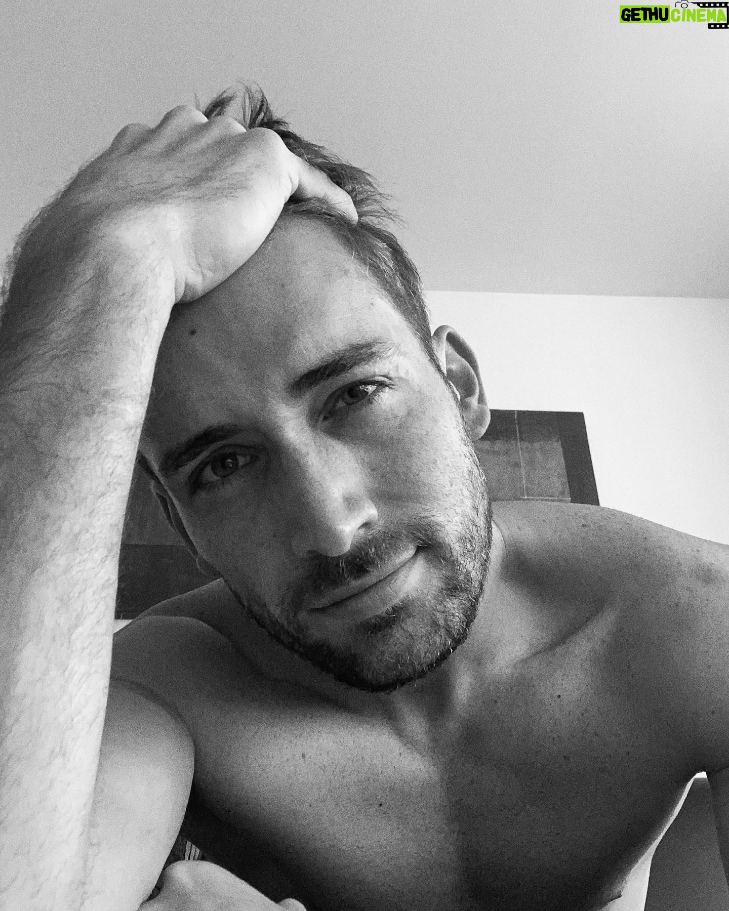 Mauricio Hénao - 22.3K Likes - Hoy me doy el dia sin prisas..::: self love they call it ✨✨
Que tengan un gran dia