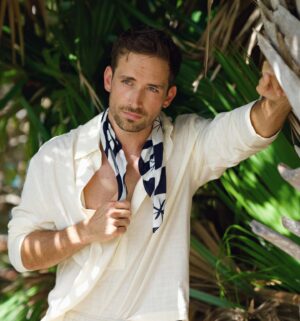 Mauricio Hénao Instagram - Unos cocos bien fríos para este calor 🥵🥥 nos estamos derritiendo… 

📸 @instant_photoshoot_miami