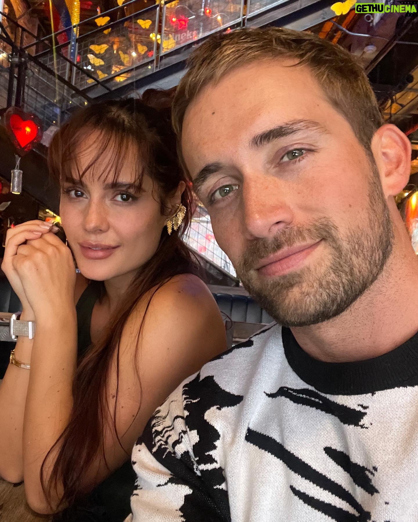 Mauricio Hénao - 133.9K Likes - Bogotaniando con el niño @mauriciohenao_
Ustedes que hacen hoy domingo? Los leo🤓
#bogota