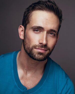 Mauricio Hénao Instagram - El señor droopy eyes 🎭 acting portraits.. No se para este año ⚡️ 👊🏻 #actor #actorslife  Hustle hard