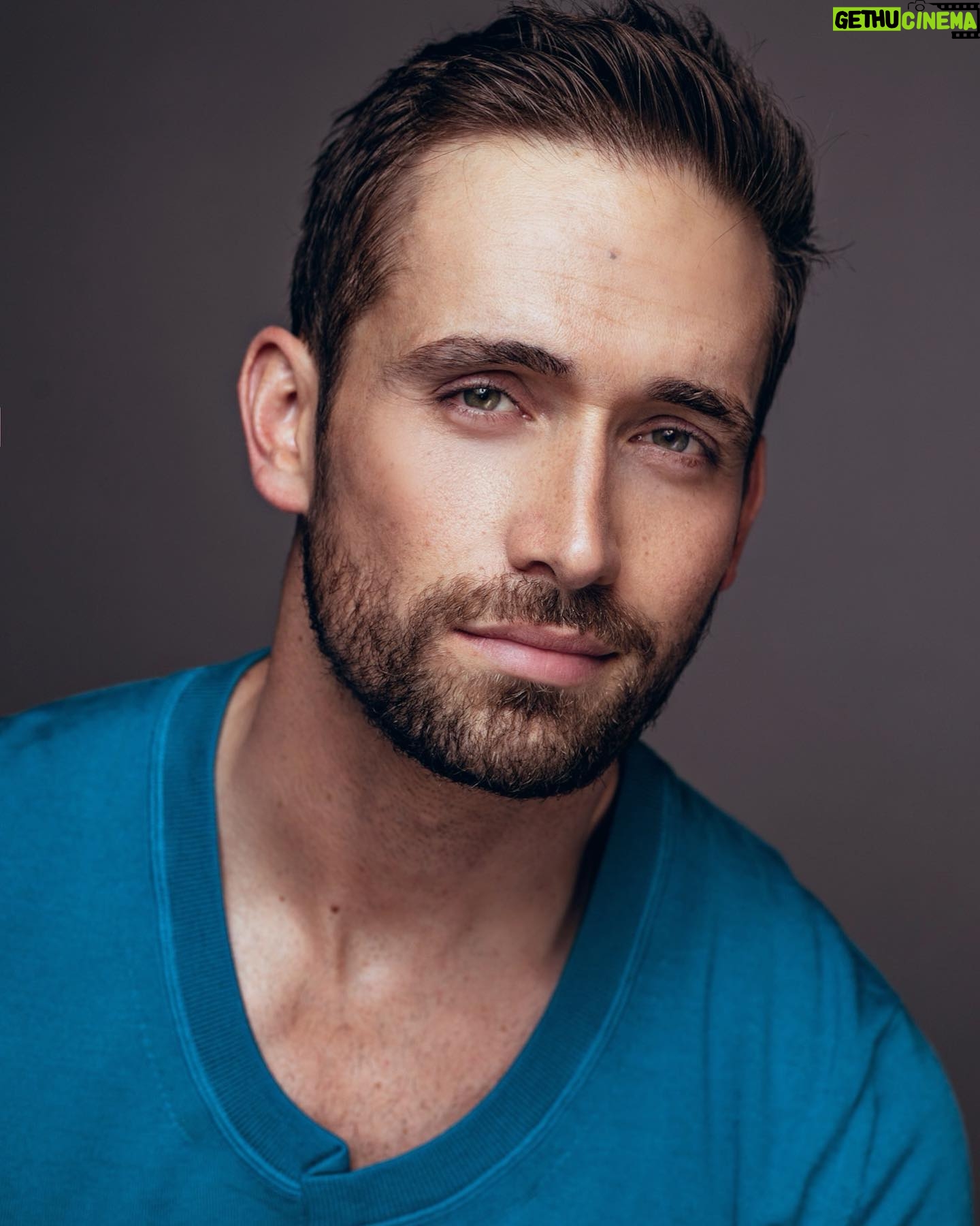Mauricio Hénao - 18.7K Likes - El señor droopy eyes 🎭 acting portraits.. No se para este año ⚡️ 👊🏻 #actor #actorslife Hustle hard