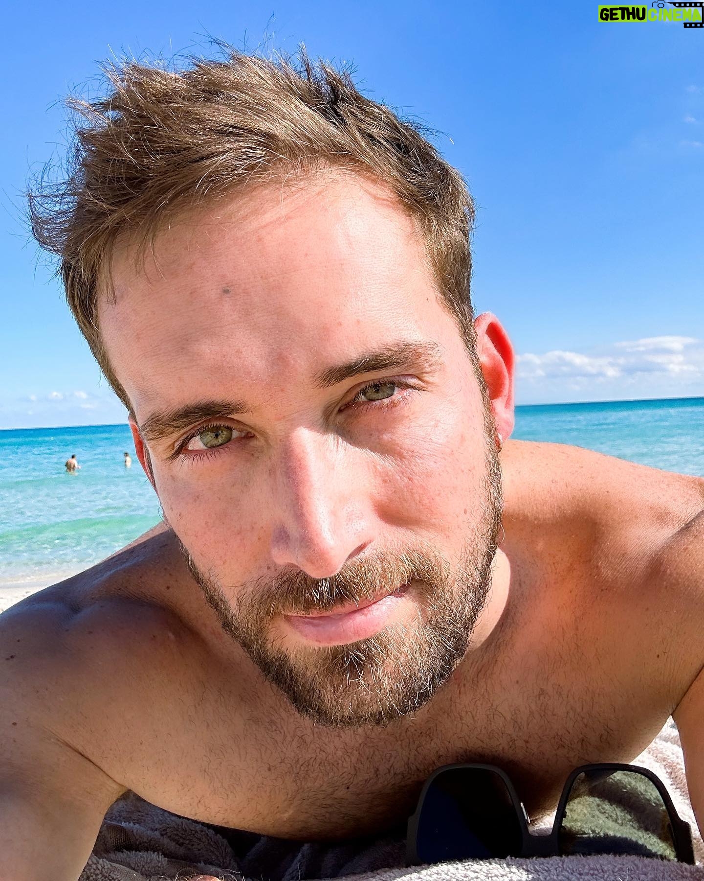 Mauricio Hénao - 22.1K Likes - 🦀🌊 hello 2023
