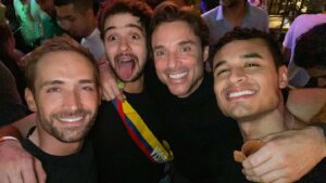 Mauricio Hénao Instagram - Me cuentan que los secretos de este trío los tienen pegados 🔥🥵🎬 @juliancerati @felipelondonoo #PERFILFALSO #FAKEPROFILE

Agradecido por este reto @pillanes @marthagodoy2000 @stopello ❤️🍿 @netflixlat