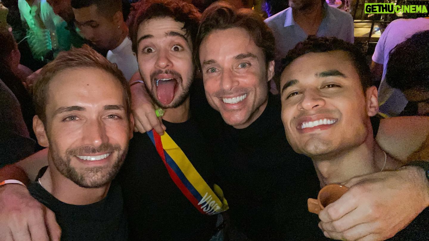 Mauricio Hénao - 37.4K Likes - Me cuentan que los secretos de este trío los tienen pegados 🔥🥵🎬 @juliancerati @felipelondonoo #PERFILFALSO #FAKEPROFILE
Agradecido por este reto @pillanes @marthagodoy2000 @stopello ❤️🍿 @netflixlat