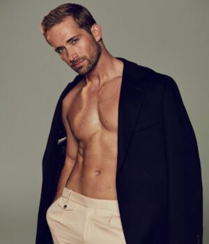 Mauricio Hénao Instagram - Ahí les va Santa Claus 🎁 🎄 díganme que desean de navidad?

📸 @delvecchio21 
Style @bigottiyo