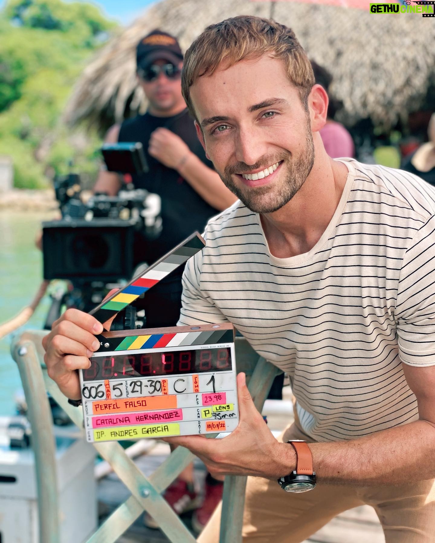 Mauricio Hénao - 22.6K Likes - 4ta semana rodando este gran proyecto con un equipo Maravilloso 🎬 no se imaginan lo que viene 🔥.
“Perfil Falso” @netflixlat @muynetflix #Colombia ✍🏻 @pillanes