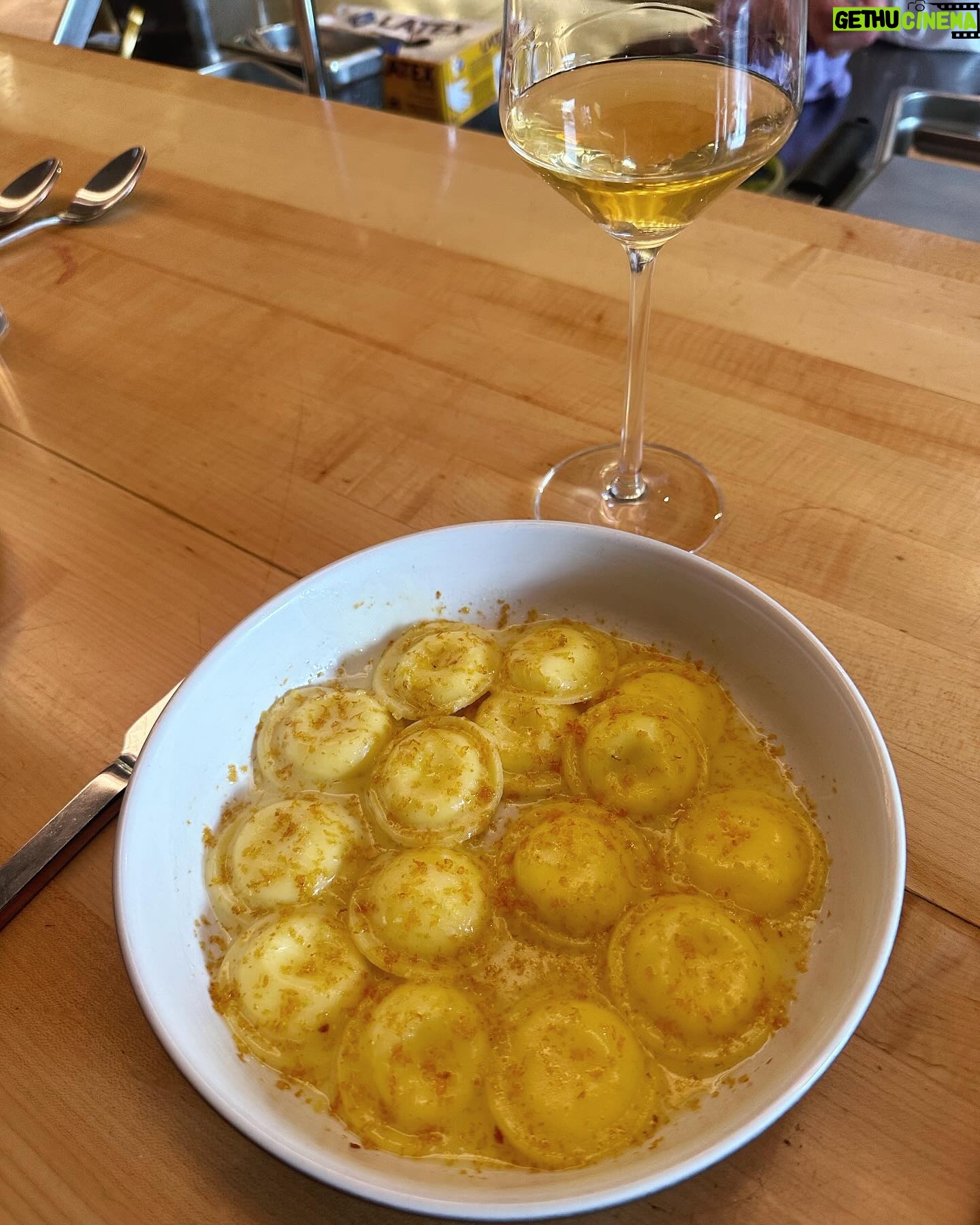 Mauricio Hénao - 24.1K Likes - NY weekend getaway, I love you crazy town! Sunsets and Pasta is all you need ❤️