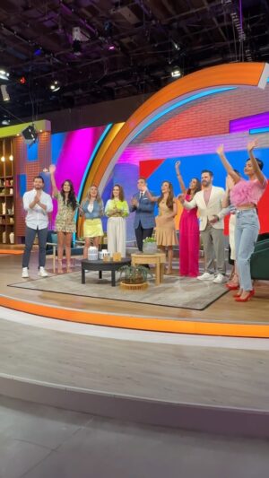 Mauricio Islas Instagram - ¡Muchas gracias por permitirnos entrar a tu casa este miércoles para celebrar el #DíaDelMaestro en #SaleElSol! 🙌🏻☀️👩🏻‍🏫👨🏻‍🏫🍎 ¡Nos vemos mañana a las 9:30 am en @imagentvmex! 📺 #MiMejorMaestro