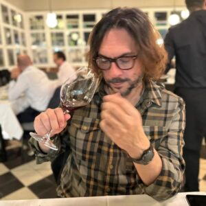 Mauricio Jürgensen Instagram - Cerrando un mayo de sorpresas y sincronías. Y de  viajes, penas, también risas y mucha música.  Como la vida misma. 
Vamos por mucho más. 
@lacalmastgo