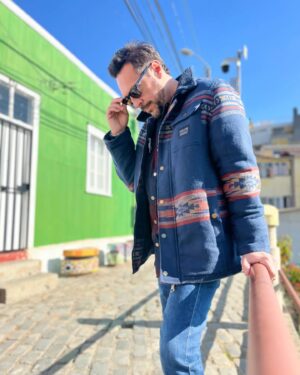 Mauricio Jürgensen Instagram - Seguimos aplanando las calles de Valparaíso para hacer nuestro recorrido @joyasdevalpo de este 2024. Esta vez nos fuimos a uno de los más hermosos barrios del Puerto. ¿Sabían de la existencia de este museo a cielo abierto?
Esta semana estrenamos un nuevo capítulo de Joyas. L@s esperamos!

Producción: @elevense.rap y @tomasflojo.
Fotos: @matipentos
La canción es de Los Panchos.

@nixon_chile
@wild_lama

#patrimonio #valparaíso #cultura #porteñista #programa #periodismo #panorama #joyadelpacifico