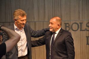 Mauricio Macri Instagram - CAMBIEMOS

Estamos viviendo momentos de cambios muy importantes en todo el país, a horas de instancias decisivas en Córdoba. Siento que en la elección del próximo domingo no estamos eligiendo entre candidatos distintos, sino entre destinos distintos. La querida provincia de Córdoba lleva casi un cuarto de siglo gobernada por el peronismo, ahora tiene la gran oportunidad de dejar atrás ese pasado. Por eso quería pedirles que el 25 de junio acompañen a Luis Juez con su voto. Juntos por el Cambio iniciará una época en Córdoba y dará por terminada otra. Eso es cambiar.