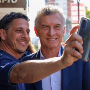 Mauricio Macri Instagram - Hoy en Pergamino! Acompañando al intendente Javier Martínez y charlando con todos los pergaminenses que se acercaron cariñosos a saludar.