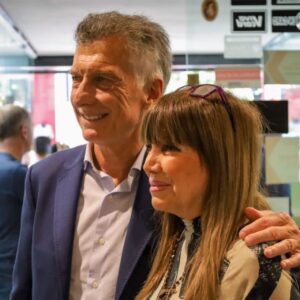 Mauricio Macri Instagram - Hoy en Pergamino! Acompañando al intendente Javier Martínez y charlando con todos los pergaminenses que se acercaron cariñosos a saludar.