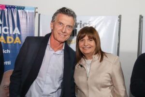 Mauricio Macri Instagram - Estuvimos ahí siempre que se quisieron llevar puesta a la Argentina. Con Mauricio dimos cada batalla. Nadie nos la contó. No fue una teoría. Fuimos nosotros, con aciertos y con errores, los que frenamos al kirchnerismo. Ahora tenemos que dar la batalla definitiva, para ordenar nuestro país para siempre.

Nunca antes tuvimos tanta fuerza para hacer los cambios que necesita nuestro país. Una decena de gobernadores, cientos de legisladores y la experiencia de haber aprendido que para vencer definitivamente al kirchnerismo se necesita tener más fuerza que ellos. No alcanza solo con vencerlos en las urnas. 

Todos son imprescindibles cuando se trata de ordenar nuestro país. Por eso es más que nunca Juntos. Con vos. 

#EsAhora. Y es para siempre.