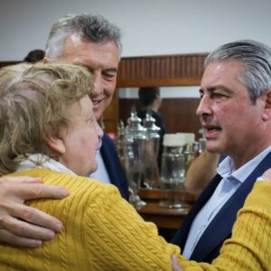 Mauricio Macri Instagram - Hoy en Pergamino! Acompañando al intendente Javier Martínez y charlando con todos los pergaminenses que se acercaron cariñosos a saludar.