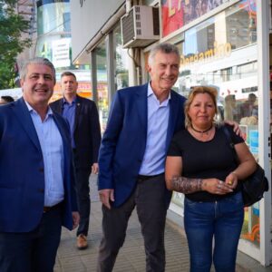 Mauricio Macri Instagram - Hoy en Pergamino! Acompañando al intendente Javier Martínez y charlando con todos los pergaminenses que se acercaron cariñosos a saludar.