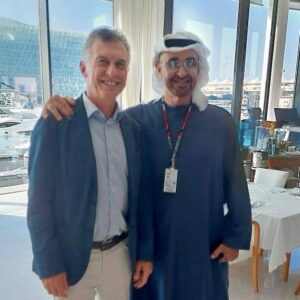 Mauricio Macri Instagram - Gran reunión con el Sheik Mohamed bin Zayed Al Nahyan, presidente de los Emiratos Árabes Unidos y emir de Abu Dhabi. Compartimos miradas sobre problemas globales como el cambio climatico, la estabilidad y la paz. Muy interesado en el futuro de Argentina y un gran socio para nuestro crecimiento.