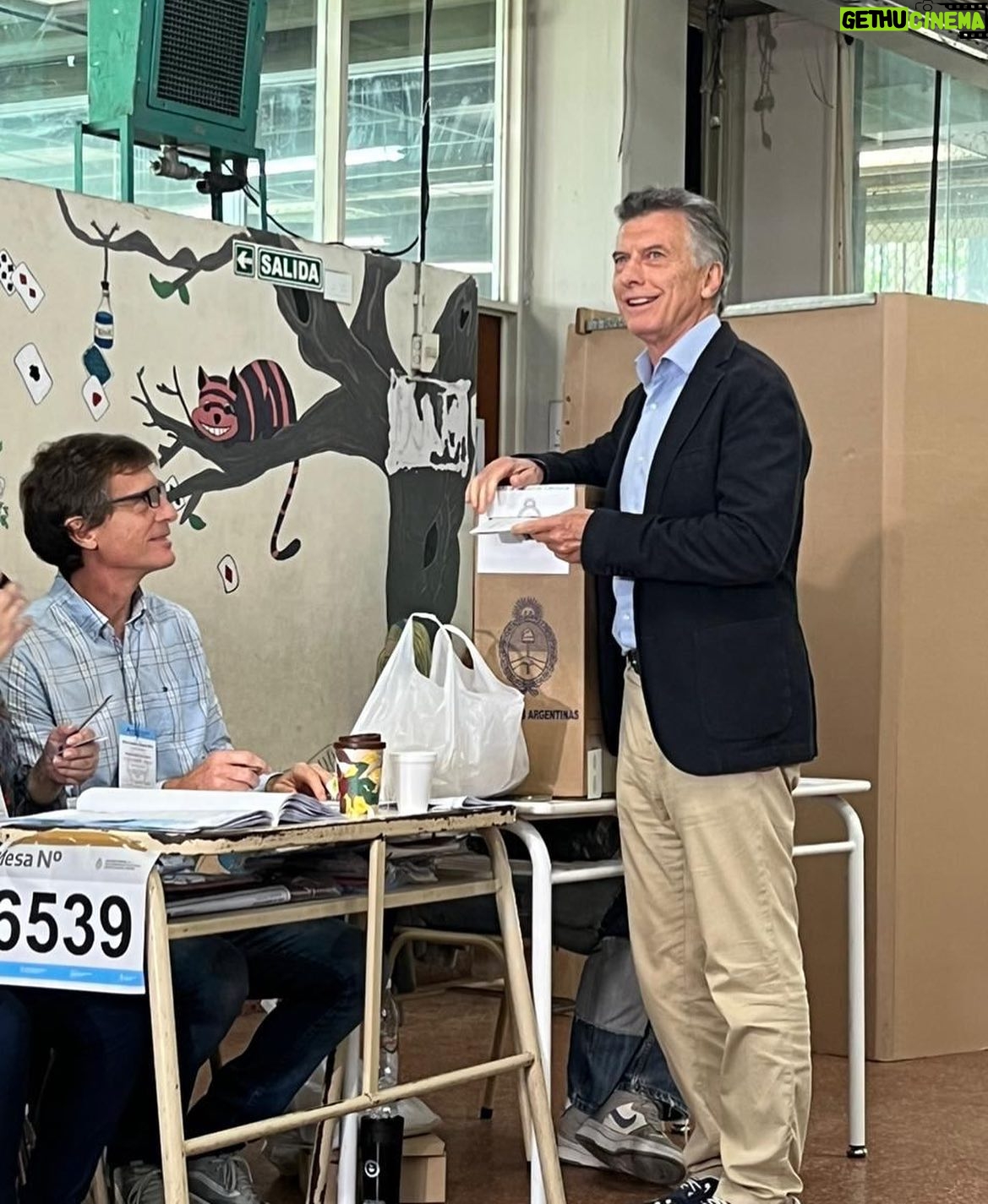 Mauricio Macri - 73.3K Likes - Con esperanza e ilusión. A votar!