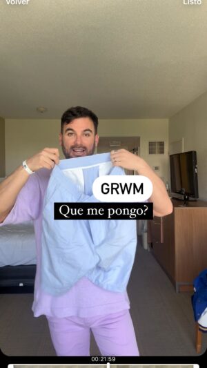 Mauricio Mejía Instagram - Morado o Azul y Blanco? Que me queda mejor? Help me 
#GRWM
