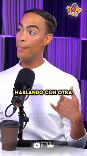 Mauricio Mejía Instagram - A ver, que opinas… “Un clavo saca otro clavo” si o no? Los leo 
#StopPodcast #Podcast #amigos #humor