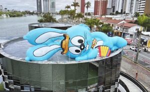 Mauricio de Sousa Instagram - O Sansão gigante agora está em Campina Grande em cima do Museu de arte Popular da Paraíba, uma das últimas Obras de Oscar Niemeyer.