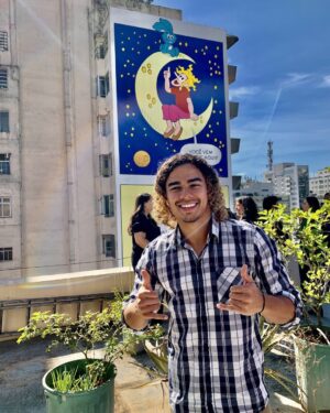 Mauricio de Sousa Instagram - Filho Marcelo acompanha apresentação das pinturas no edifício da rua da Consolação 2570 em comemoração dos 60 anos da personagem Mônica com apôio da editora Panini. Viva a Turma em predinho.