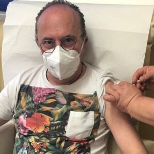 Maurizio Casagrande Instagram - Finalmente, dopo una serie di problemini burocratici, anche io ho fatto il vaccino. Grazie a tutto l’HUB dell’ospedale di Eboli. 💉
Per ora tutto bene, sono solo diventato verde 🤣