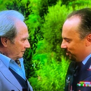 Maurizio Casagrande Instagram - Ancora le repliche di Carabinieri su Rete4 e ancora spacchiamo insieme, grande papà. ❤️