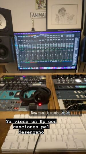 Mauro Castillo Instagram - New music!  Quien dijo yo? Viene buenísimo!