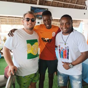 Max Bendo Instagram - Iste @galatasaray buyuklugu Zanzibar adasinda bile taraftarlarimiz var ister inan ister inanma♥️💛