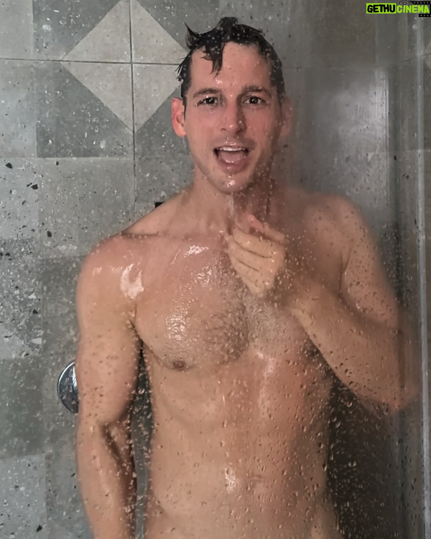 Max Emerson - 12.6K Likes - #firstimpression of #oaxaca: so far SO good 🥙💋🎨☀️