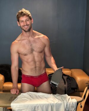 Max Emerson Instagram - #gettingready for @aliforneycenter #APlaceAtTheTable #tonight 📸 @andrescamilo___