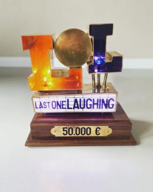 Max Giermann Instagram - Ihr könnt den Original-Pokal der zweiten Staffel von „LOL: Last One Laughing“ ersteigern!!!
Der Erlös geht ans Vinzenz Pallotti Hospital Bensberg für ein neues Kreißbett. Link in Bio!
#lol #lastonelaughing
