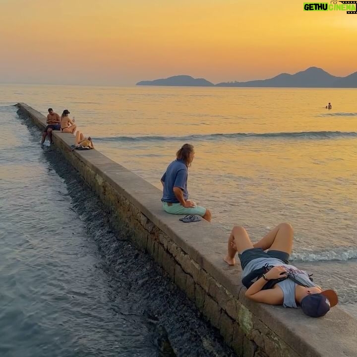 Max Joseph - 9.6K Likes - Boa tarde. Postcards from Santos, Brazil 🇧🇷
