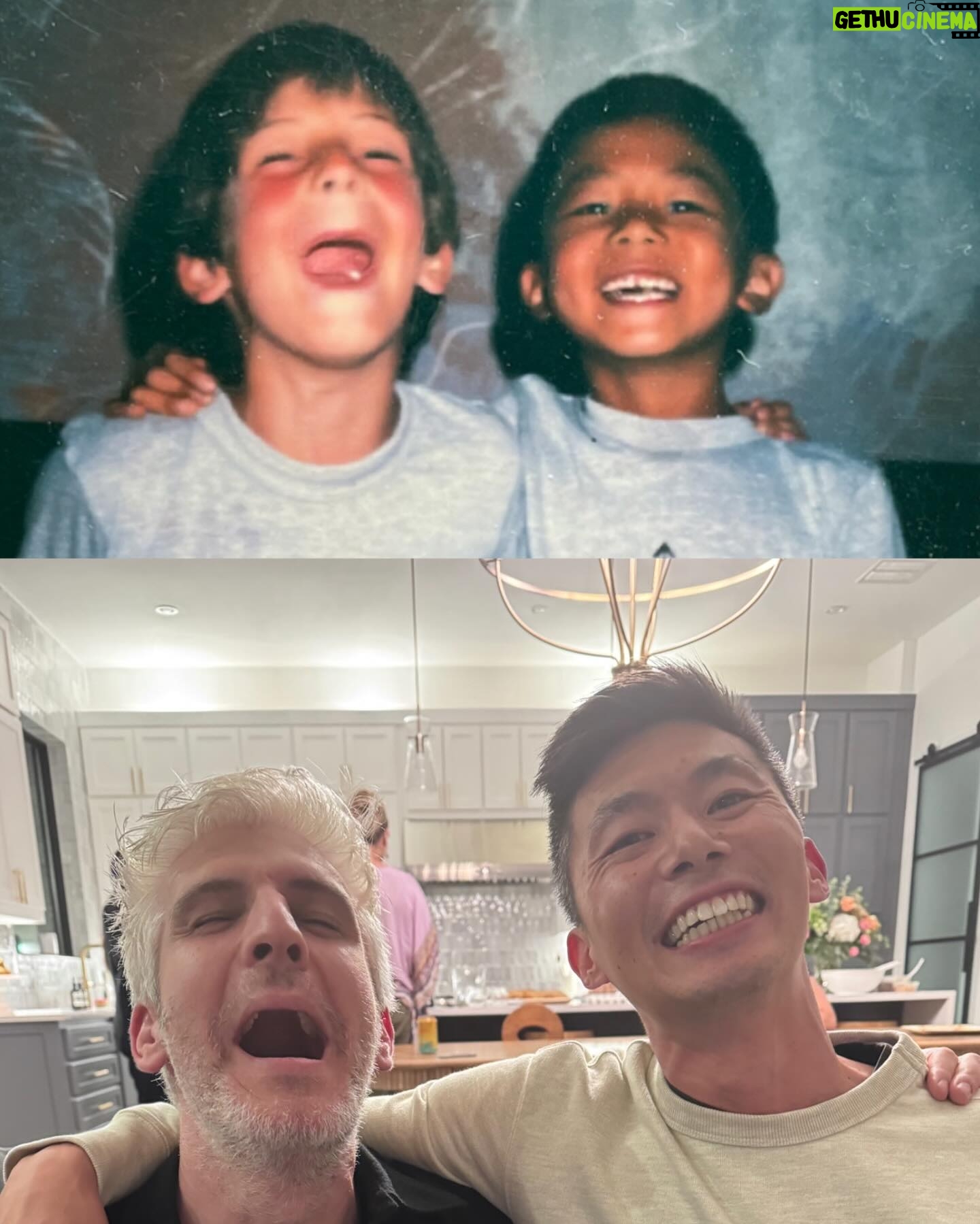 Max Joseph - 8.7K Likes - Time flies when you’re having fun.
Laughing and hanging with old friends = cannabinoids. Feeling grateful for them = opioids. Dopamine is a co-efficient for both. 3 out of 6 neurotransmitter cups filled!
